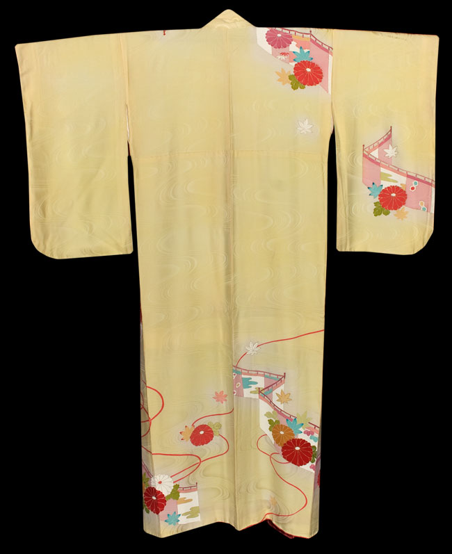 Kimoyes item: 9189 - This is a gorgeous creamy yellow kimono made from ...